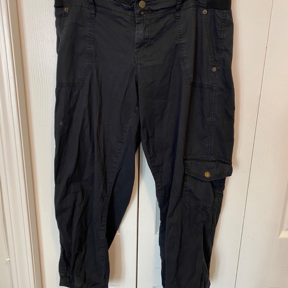 Guess cropped size M joggers - Picture 2 of 8